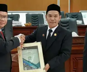 Sekda Aceh Jaya Serahkan Dokumen R-APBK 2020 ke Dewan