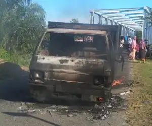 Sebelum Membakar Mobil Pencuri Ternak, Massa Terlebih Dahulu Lakukan Hal Ini