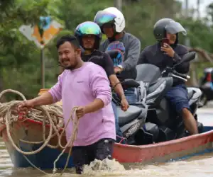 Banjir Genangi Badan Jalan Lintas Provinsi Di Nagan Raya, Akses Lalu Lintas Lumpuh