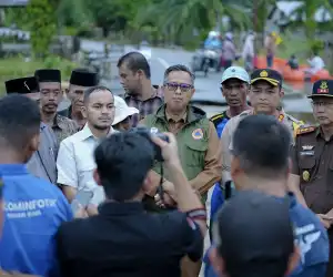 Tinjau Lokasi Jembatan Putus, Ketua DPRK Nagan Raya : Akan Dibangun Jembatan Darurat