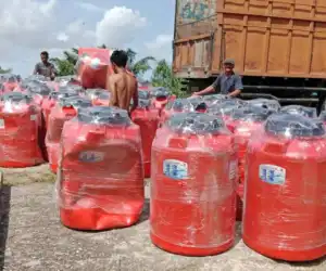 Desa Suka Damai Berikan Akses Air Bersih melalui Bantuan Tong Air