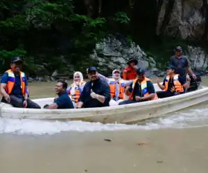 Pj. Bupati Aceh Jaya Dampingi Pj. Gubernur Aceh Kunjungi Wisata Air Terjun Ceuraceu Embon