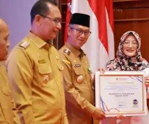 Pemkab Nagan Raya Terima Penghargaan dari Ombudsman RI, Ini Prestasinya