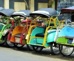 Sedih! Tukang Becak Ditemukan Meninggal di Atas Becaknya