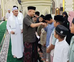Bupati Aceh Jaya Santuni Anak Yatim pada Peringatan Nuzulul Qur’an 1446 H