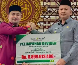 Bupati Aceh Jaya Terima Deviden Rp 6,8 Miliar dari Bank Aceh Syariah Cabang Calang
