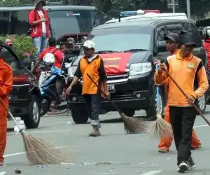 Momentum 100 Hari Kerja Bupati & Wakil Bupati Aceh Jaya: Respon Keluhan Petugas Persampahan