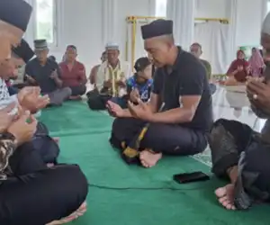 Pria Asal Tanjung Hanau Kalimantan Tengah Masuk Islam di Nagan Raya
