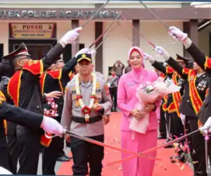 Tradisi Pedang Pora dan Tari Guel Warnai Lepas Sambut Kapolres Aceh Tengah
