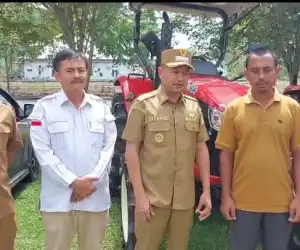 Dua Kelompok Tani di Kabupaten Aceh Jaya Terima Bantuan Traktor