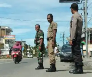 Tim Gabungan Berjibaku Padamkan Kebakaran Lahan