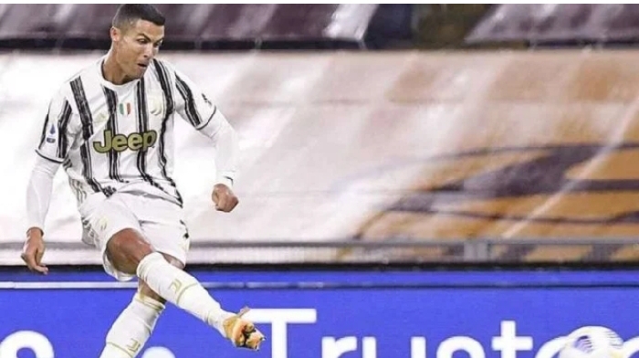 Ronaldo Jualan Celana Dalam Lebih Murah dari Dinar Candy