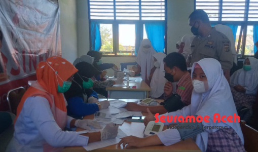 Siswa SMAN 2 Manggeng Jalani Vaksinasi Covid-19