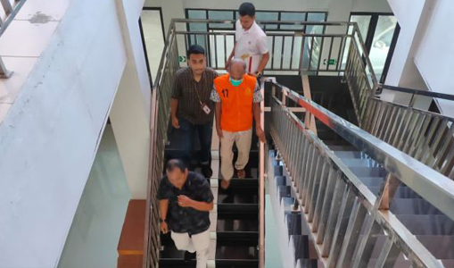 Hamok Dana Desa, Keuchik Dikenakan Baju Oranye