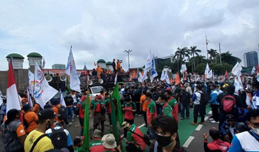 Masa Buruh Geruduk DPR, Ini Empat Tuntutannya
