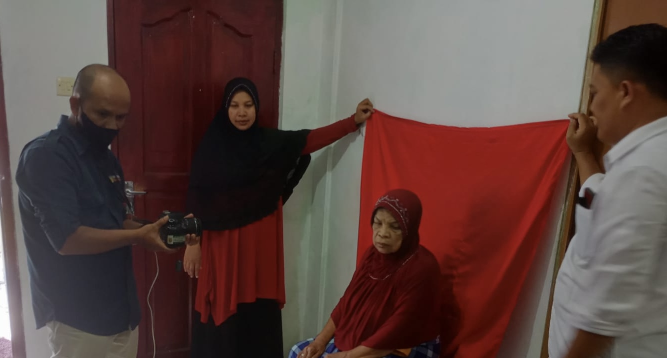 Bantu Masyarakat Lansia, Disdukcapil Banda Aceh Rekam E-KTP Dirumah