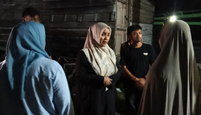 Istri Om Bus Janji Akan Rehap Rumah Anak Yatim Korban Kebakaran di Abdya
