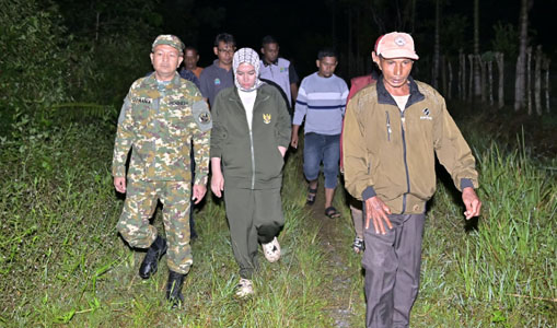 Bupati Aceh Jaya Tinjau Rumah Warga yang Rusak Akibat "Diamuk" Gajah Liar