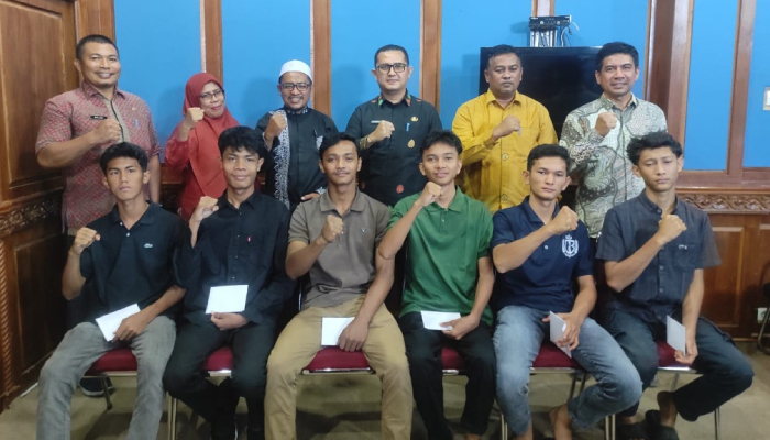Pemkab Aceh Jaya Lepas Keberangkatan 6 Penerima Beasiswa Aceh Carong