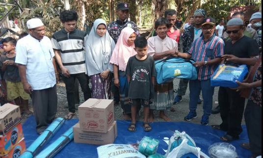 Dinas Sosial Salurkan Bantuan Masa Panik Kepada Korban Kebakaran Rumah